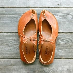 Cydwoq Sandals